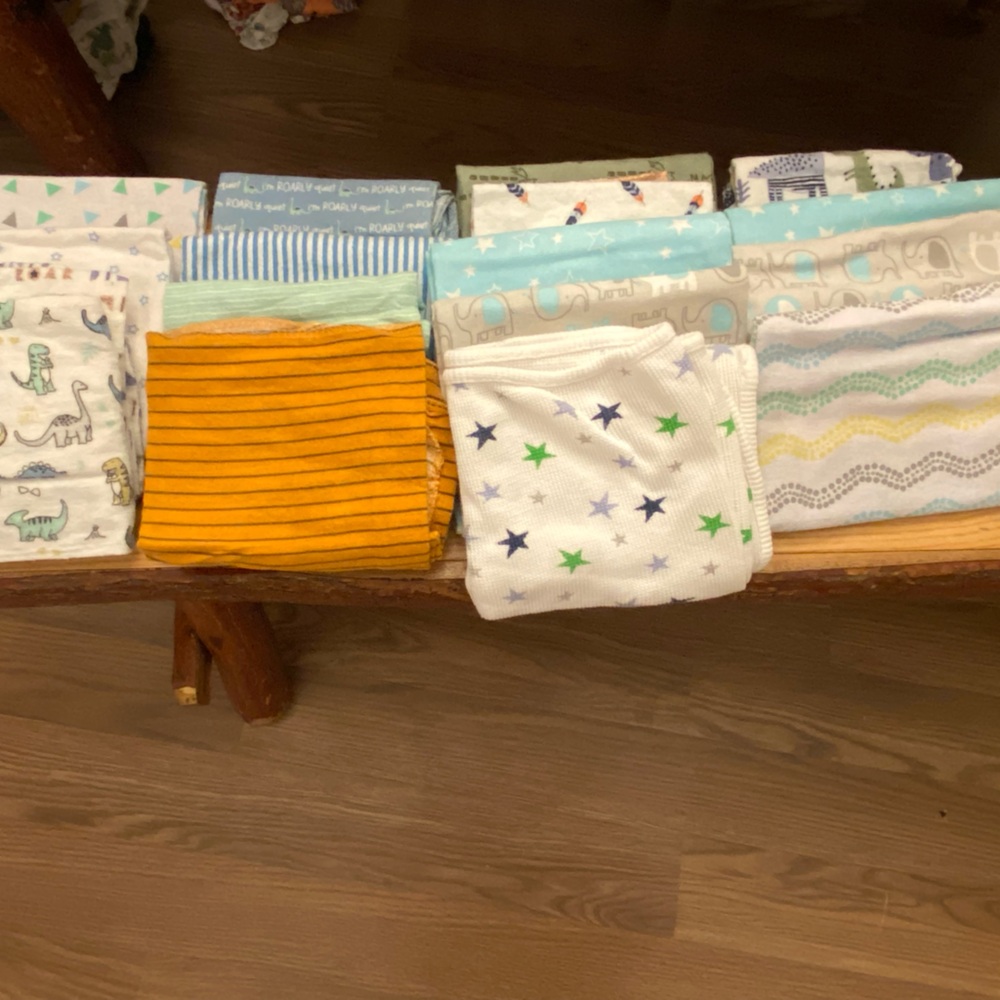 Bundle of (16) receiving blankets + (1) thermal blanket